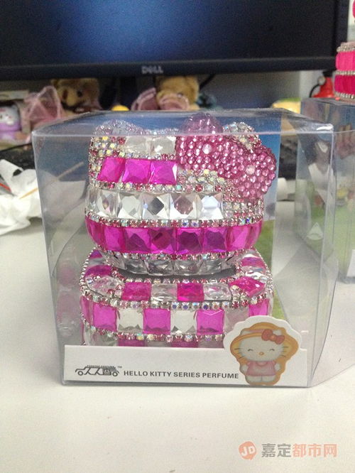 定制款iPhone6 Plus貼鉆手機(jī)殼與Hello Kitty車載香水——嘉定都市網(wǎng)為您打造專屬日用百貨